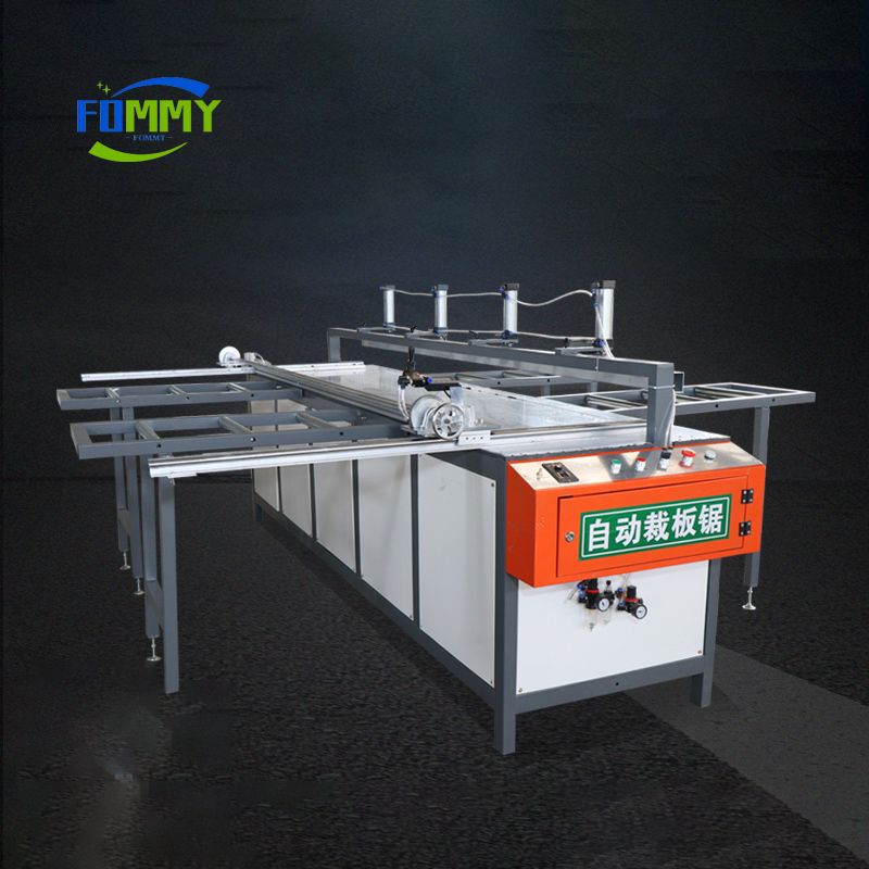 Automatic cutting saw