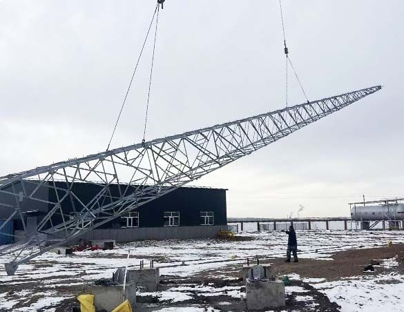 The lightning tower is under installation