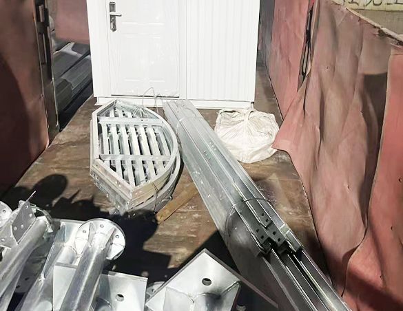 The communication tower ordered by the customer has been inspected and is ready for shipment